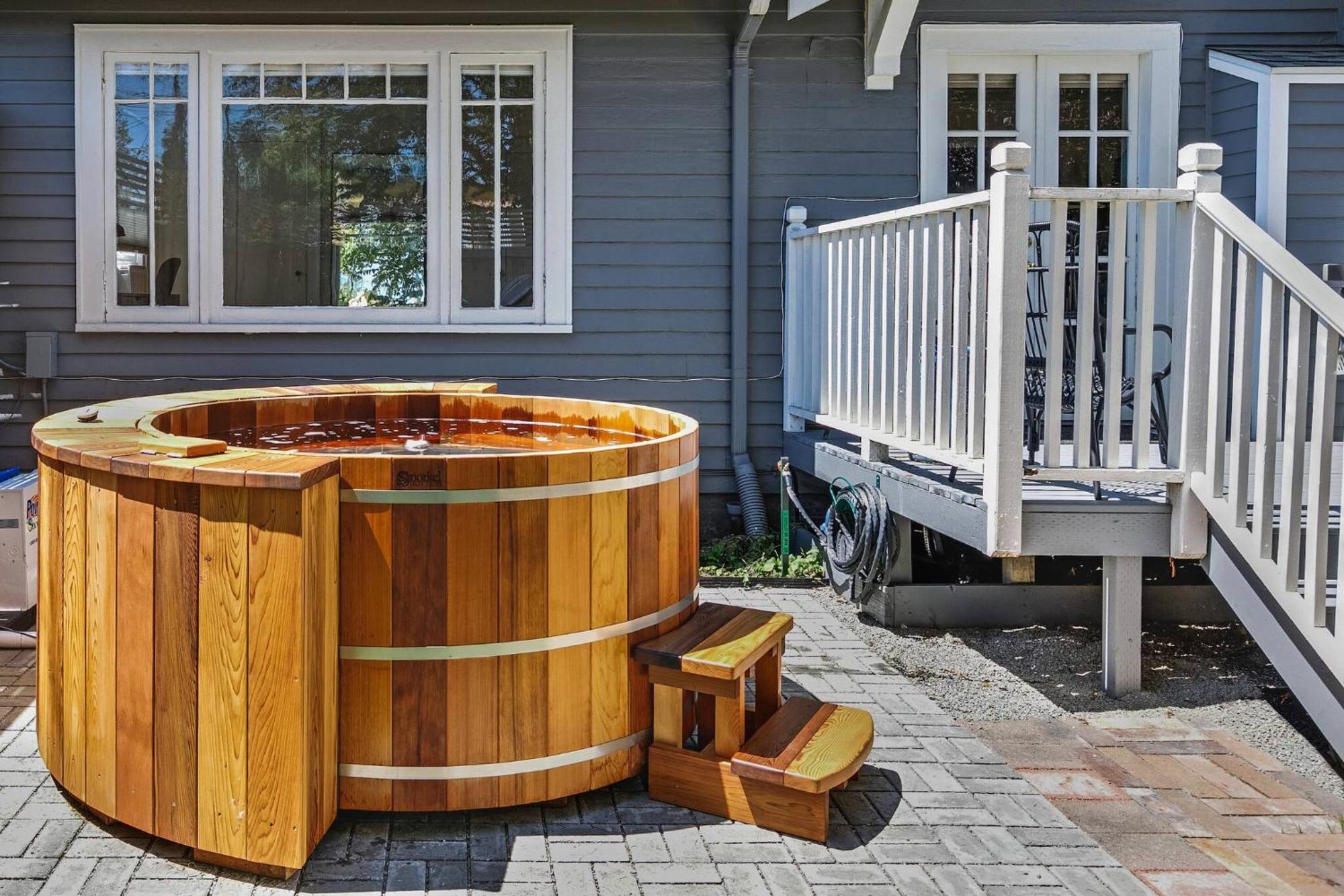 Maple Leaf Craftsman - Hot Tub, Ac, Dog Friendly * Seattle